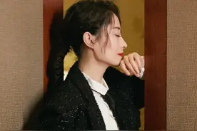 刘敏涛上海滩古风照 造型更显酷飒干练图片