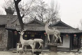 白鹿原民俗村将拆除：废弃厕所门口还挂着小娥(女)、黑娃(男)的牌子图片