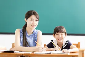 一位民办学校教师建议：初一，还是选择公办学校吧图片