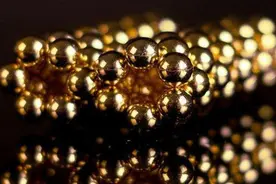 这种“五彩糖”儿童玩具“鲜艳、新奇”，家长不宜给孩子购买图片