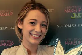 《绯闻女孩》主角布莱克·莱弗利，曾是莱昂纳多5个月的女友，美图片