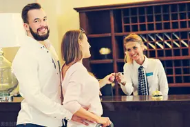 情侣入住酒店时，只要懂得这些“规则”，前台就会给你更好的服务图片