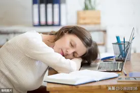 工作时总是“昏昏欲睡”？精力管理3招，摆脱疲惫，保持活力满格图片