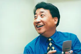 姜昆：我的书法1万一平尺贵吗？网友：名字占了9999元图片