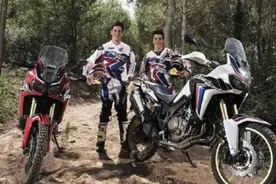 双缸+双离合，这款本田摩托起售价高达16万，越野不输路虎图片