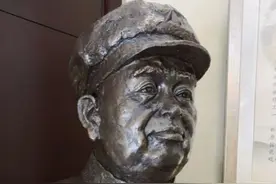许世友上将入住锦江饭店总统套房，坚决要睡木板床，服务员累坏了图片