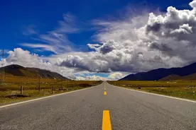 国道不是收费就是修路，司机：难道是逼着我走高速？图片