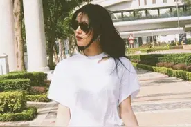 这么简简单单的一件白T，为什么别人穿得那么好看？这些你得懂图片