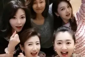 月亮姐姐春妮聚会，李梓萌素颜认不出，主持界五朵金花解放天性图片