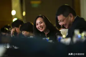 新希望两大高管同时辞职，董事长薪酬710万，人均薪酬7.5万图片