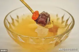 银耳莲子羹图片