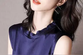 60后女人，别穿的花花绿绿！多穿这“铜氨丝”，美出国际女神范图片