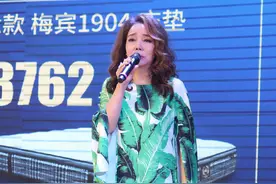 58岁辛晓琪 总算穿对了 看起来像30多岁图片