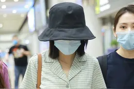 “夏日装”的李沁向我们走来！淡绿和墨绿搭配出清爽感图片