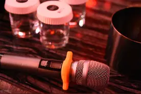 揭秘花场演艺女风光下的另一面，别再被高薪诱惑了！西瓜视频真相图片