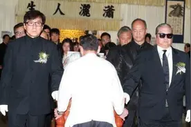 1997年，林正英临终致电洪金宝：别让人看见我尸体，灵堂布置诡异图片