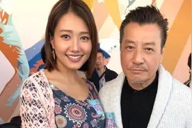70岁石修保养似小伙，和初恋妻子相爱51年，在事业巅峰患怪病图片