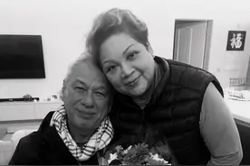 一路走好！TVB爱国艺人肥妈丈夫设灵今日火化，众星送花牌悼念图片