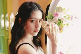 女人夏天喷香水，需要记住这4个位置，香味才能持久又高级图片