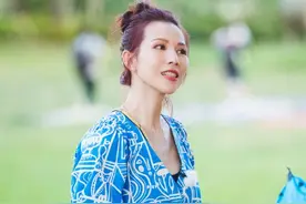 蔡少芬《妻子》中穿搭接地气，民族风连衣裙清新减龄，大气又养眼图片