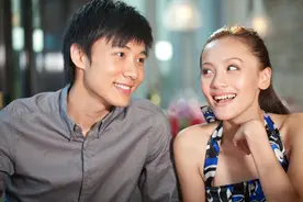 故事：20年的青梅竹马形影不离，变成情侣后结局却发生反转图片