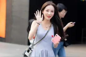 今夏裙子怎么选？尽量选择简约款，低调中透露性感才是最高级的图片