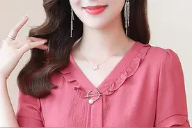 六月穿什么？挑件"浅莲红"嫩衫，看着就美！是奔四奔五该有的样子图片