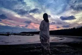 老公频繁给一个女人发520红包，我该不该离婚？30岁已婚女士自述图片