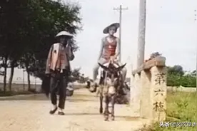 秦皇岛老照片：80年前的北戴河，洋妞骑着毛驴去下海图片