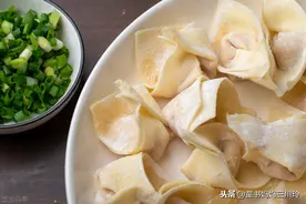 一碗妈妈手包的馄饨，是温暖，是舒缓，是慰藉，是牵挂，是心安图片