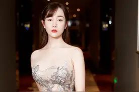 张檬真是“人间水蜜桃”，穿露肩裙秀丰满身材，与清纯长相差距大图片