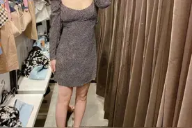 去Zara试了一条裙子，领子看起来好奇怪，还是想买点保守点的图片