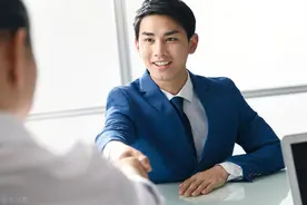 面试官：“女”字加一笔是什么字？小伙被瞧不起，却机智回答录用图片