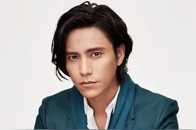 陈坤18岁儿子近照曝光！帅气十足被错认成爸爸，还与美女评论互动图片