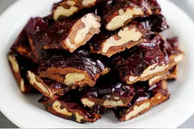 这做法比枣夹核桃好吃几倍，核桃仁不涩了红枣还更甜，快试试吧图片