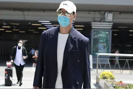 腿长一米八？张亮穿西装搭短裤休闲又成熟，身材高挑健壮Man味足图片