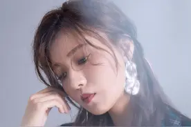 清秀的面孔和朴实的气质，使她脸上有一种少有的纯洁和灵气图片
