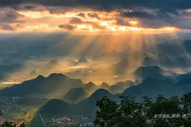 广东阳山西岭之巅有座庙宇，竟成了绝佳日出云海观景平台图片