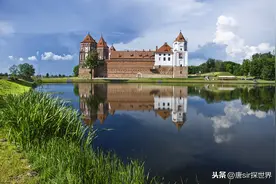 白俄罗斯浪漫的“亲吻大赛”，吸引各国游客参加，你怎么看呢？图片