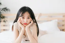小说：我与男友相恋八年，刚分手就传来他订婚消息，我决定反击图片