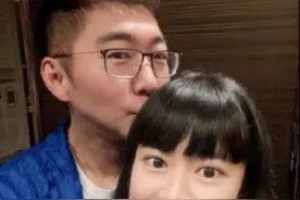 陈数老公熊抱亲表妹并亲吻发丝，亲表妹已发育，他被骂真的是活该图片