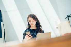 职场中，如何看穿同事对你说谎？五个“相面”小妙招让你一眼洞穿图片