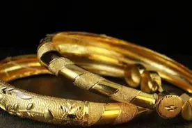 内蒙古男子河边捡到辽国金牌，专家劝其上交，男子直接熔成金镯子图片