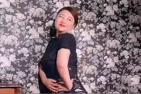 丰满女孩有啥错？杨天真直播衣领太低被禁，200斤胖子穿衣要讲究图片