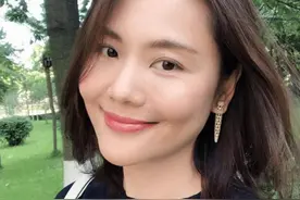 《还珠格格》中的柳红，她才是“还珠第一美”, 44岁依旧如同少女图片