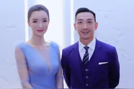 “车模女神”李颖芝好自信，多肉身材穿网纱长裙，3D感根本藏不住图片