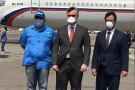关键时刻！一架俄军专机飞抵委内瑞拉，卸下两个神秘箱子后撤离图片