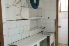 300租别人不住的烂房子，又脏又破！改造后，房东怀疑自己走错门图片