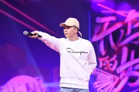 王栎鑫离婚，如果你认为这是一次普通的发声，那就太傻了图片