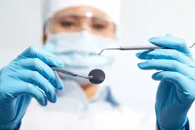 显微镜下的口腔手术——显微根尖手术图片